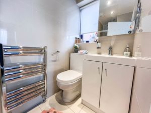 En-suite- click for photo gallery